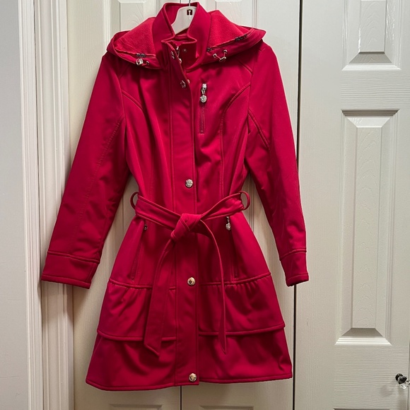 Betsy Johnson, fushia pink rain coat - Picture 1 of 7